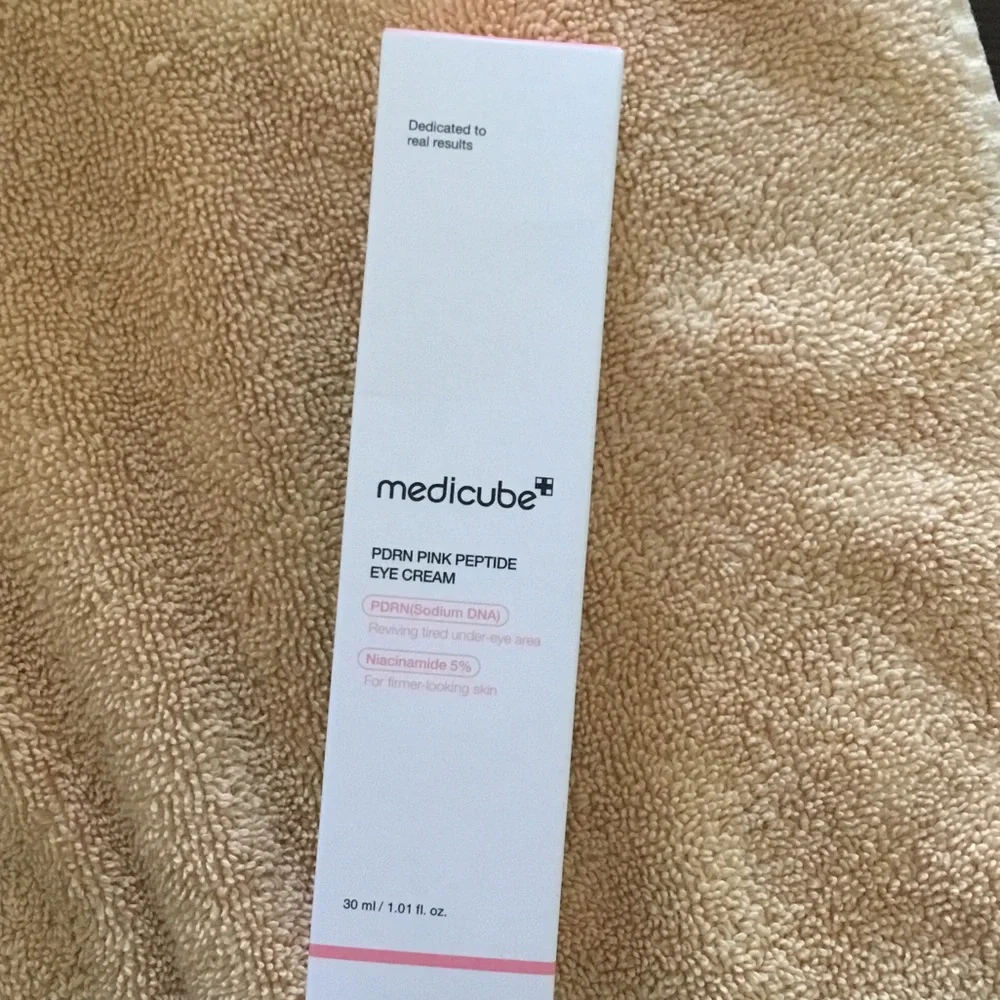 medicube PDRN Pink Peptide Eye Cream — Pink